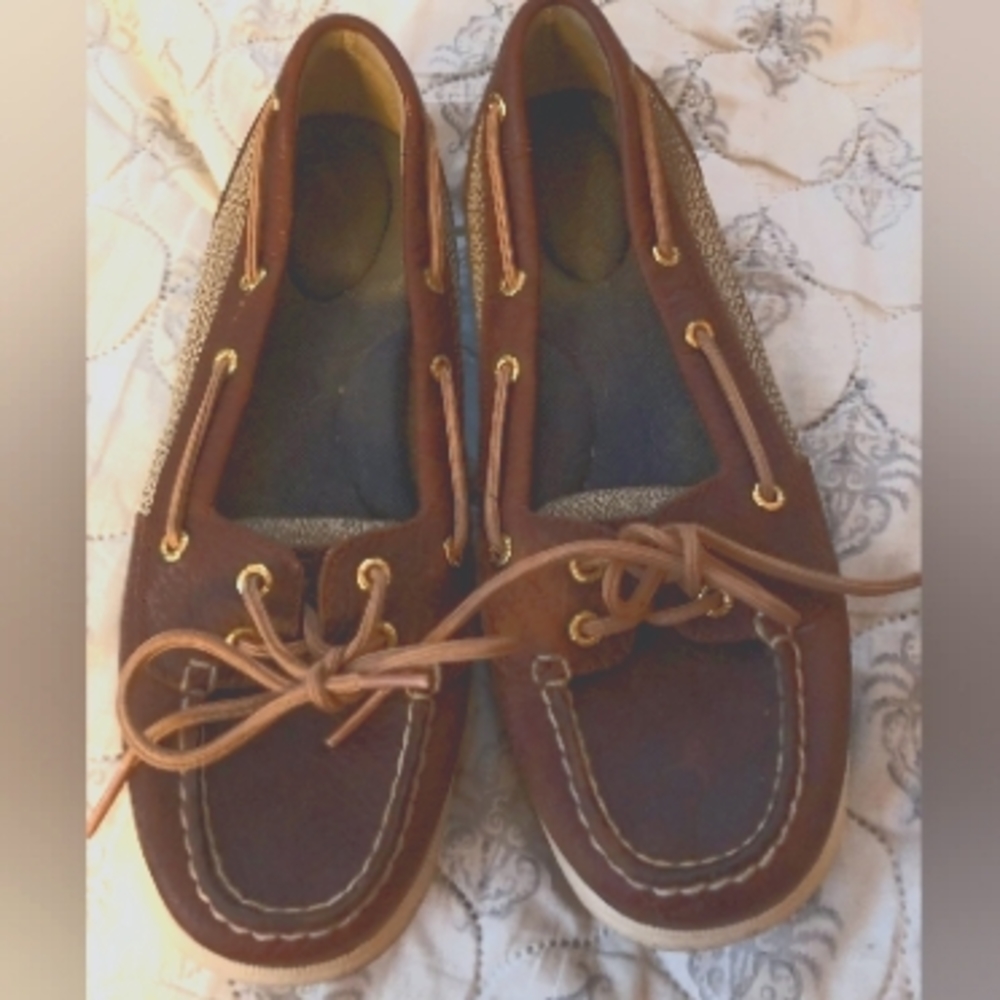 women's sz 7.5 sperrys genuine leather upper